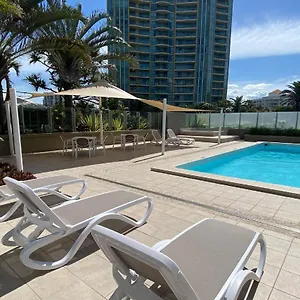 hi-surf-beachfront-apartments.queenslandhotels.net/
