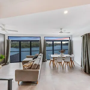 waterfront-3-bedroom-home.hotelssunshinecoast.net/